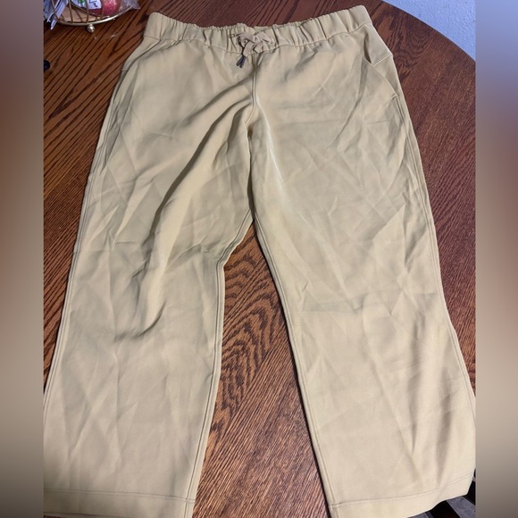 lululemon athletica Pants - Like new Lululemon 🍋 women Tan Pants like new! Size 10